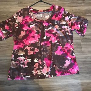 🌟Woman’s St. John’s shirt